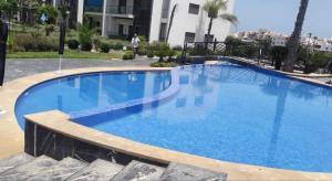 Bazén v ubytování Charmant Appartement avec une vue imprenable nebo v jeho okolí