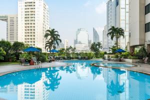 Bazén v ubytování Rembrandt Residences Bangkok nebo v jeho okolí