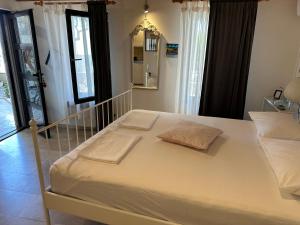 Posteľ alebo postele v izbe v ubytovaní Romantic Stone- Studio apartman