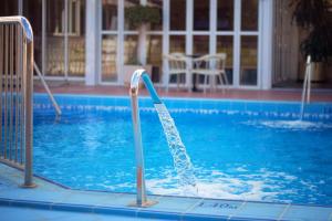 Bazén v ubytování Hotel Servigroup Nereo nebo v jeho okolí