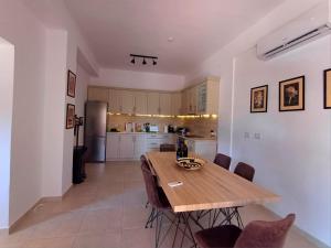 Kuchyň nebo kuchyňský kout v ubytování Hillside Villa