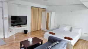 Μια τηλεόραση ή/και κέντρο ψυχαγωγίας στο Doodle Lodge Bangkok