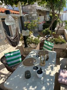 Reštaurácia alebo iné gastronomické zariadenie v ubytovaní Romantic Stone- Studio apartman + 11 fotografií