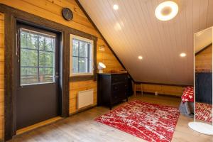 a room with a door and a red rug at Kurjenkenkä by HiYlläs in Kittilä
