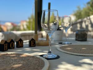 Nápoje v ubytovaní Romantic Stone- Studio apartman