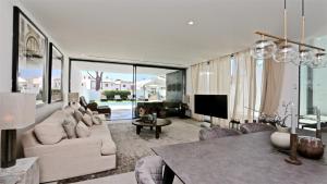 Et tv og/eller underholdning på Villa Malibu - Onesix2, Cleverdetails CD 285