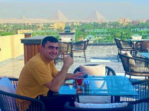 Rõdu või terrass majutusasutuses Pyramids Sunshine View