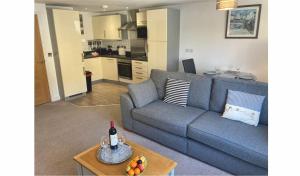 Kuchyň nebo kuchyňský kout v ubytování Zephyr - Bright Modern Apartment for Two