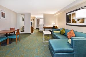 SpringHill Suites by Marriott Chicago Southwest at Burr Ridge Hinsdale的休息区