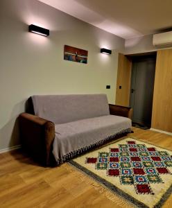 a bed in the corner of a room with a rug at Butas Ežero 30 in Plateliai +1 photo