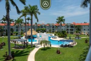 ein Bild vom Pool im Resort in der Unterkunft 2BR House - Private Patio - Acapulco in Acapulco