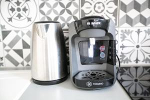 a coffee maker sitting next to a coffee pot at L'Evasion - coeur de ville - WIFI - Gare in Les Mureaux