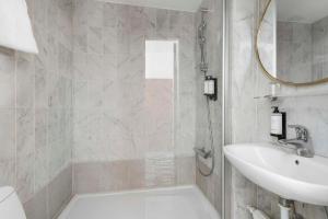 Koupelna v ubytování Hotel Astoria, Best Western Signature Collection