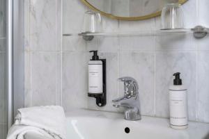Koupelna v ubytování Hotel Astoria, Best Western Signature Collection