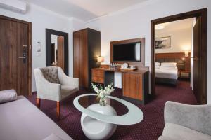 Televízia a/alebo spoločenská miestnosť v ubytovaní Best Western Plus Hotel Olsztyn Old Town