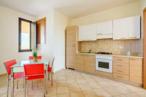 Kuchyň nebo kuchyňský kout v ubytování Oasi Kite - Stagnone Apartments