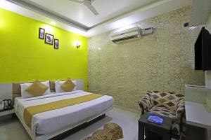 Postel nebo postele na pokoji v ubytování Hotel Smart Inn-Near Delhi Airport