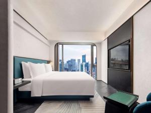 Postel nebo postele na pokoji v ubytování Sofitel Shanghai North Bund
