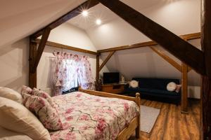 a bedroom with a bed and a couch in a room at Siedlisko Domkowo in Gierzwałd +32 photos