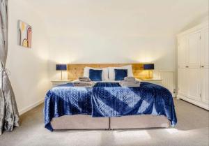 En eller flere senge i et værelse på Beautiful Country Cottage Set In A Stunning Woodland With Parking at 'The Old Cottage Farmhouse'