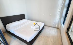 Postel nebo postele na pokoji v ubytování JQ KK Homestay#7 by ShamNook