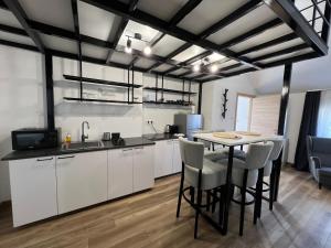 Kuchyň nebo kuchyňský kout v ubytování Apartment Magnolia gallery