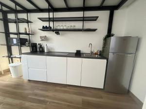 Kuchyň nebo kuchyňský kout v ubytování Apartment Magnolia gallery