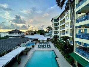 Bazén v ubytování Kantary Bay Hotel Phuket nebo v jeho okolí