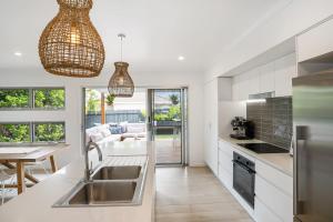 Gallery image of Coastal Chic Poolside Villa- Pet Friendly in Mooloolaba