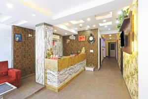 TV a/nebo společenská místnost v ubytování Hotel Smart Inn-Near Delhi Airport