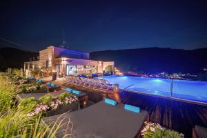 Bazén v ubytovaní Hotel Meta Resort & Vine SPA alebo v jeho blízkosti