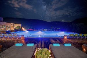 Bazén v ubytovaní Hotel Meta Resort & Vine SPA alebo v jeho blízkosti
