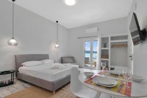 Postel nebo postele na pokoji v ubytování Kavouraki Apartment & Studio