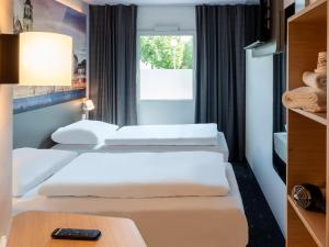 Postel nebo postele na pokoji v ubytování B&B HOTEL Magdeburg-Barleben