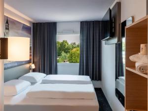 Postel nebo postele na pokoji v ubytování B&B HOTEL Magdeburg-Barleben