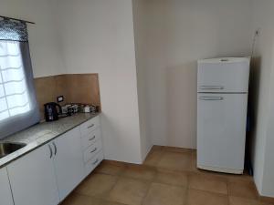 Η κουζίνα ή μικρή κουζίνα στο Departamentos Schieroni