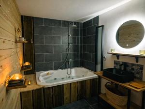 Koupelna v ubytování Appartement SPA VIP Pont Alsort + 8 fotografií