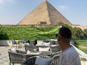 Επισκέπτες που μένουν στο garden pyramid view