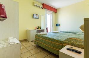 A bed or beds in a room at Hotel Marina Beach - Azzurro Club