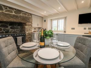 Posezení v ubytování Bumblebee Cottage