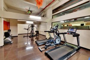 Fitness centrum a/nebo fitness zařízení v ubytování The Fern Residency, Vadgaon - Talegaon, Pune