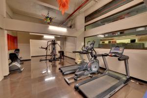 Fitness centrum a/nebo fitness zařízení v ubytování The Fern Residency, Vadgaon - Talegaon, Pune