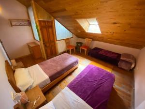 an overhead view of a bedroom with two beds in a attic at Espacio Rural Los Castaños in Cercedilla +27 photos