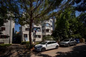 Το κτήριο όπου στεγάζεται  το διαμέρισμα