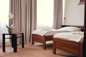 Ένα ή περισσότερα κρεβάτια σε δωμάτιο στο Hotel Merkur - Jablonec nad Nisou