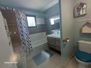 Koupelna v ubytování Villa moderne avec piscine + 9 fotografií