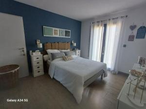 Postel nebo postele na pokoji v ubytování Villa moderne avec piscine