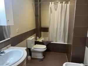 Kúpeľňa v ubytovaní Apartamentos Redondela - Centro histórico + 10 fotografií