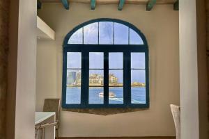 Fotografija v galeriji nastanitve Valletta Waterfront Villa with Pool and Jacuzzi v Valletti