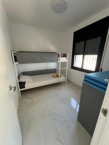 Postel nebo postele na pokoji v ubytování Maison de Rêve avec Piscine Privative et Vue sur Mer - Proche Barcelone et Port Aventura + 19 fotografií